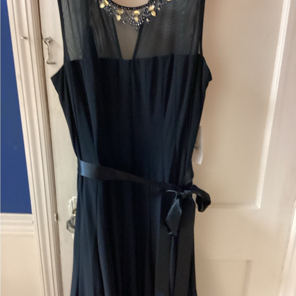Women’s Black Sleeveless Beaded Neck Dress-Size 18 W-NWT-XSCAPE